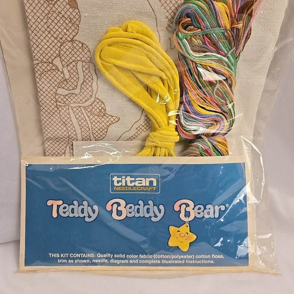 Vintage Titan Needle craft Cross Stitch Teddy Beddy Bear Wall Hanging 1986‎ G007